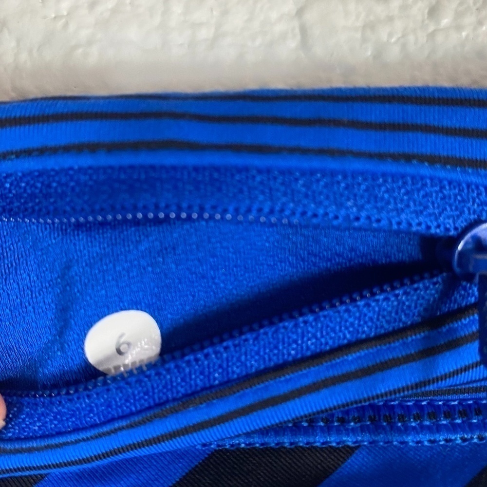 Lululemon Inspire Crop SZ 6 - Picture 2 of 5